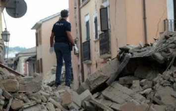 Число жертв итальянского землетрясения увеличилось до 294