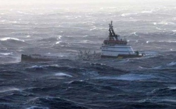 Рыболовецкое судно терпит бедствие в Баренцевом море