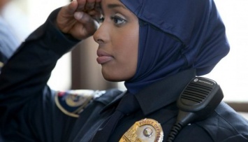 Женщинам-полицейским в Турции разрешили носить хиджаб на службе
