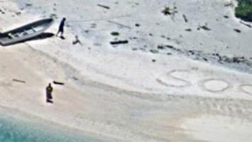 Потерпевших кораблекрушение спасли благодаря надписи SOS на песке