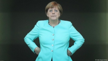 Опрос: Половина немцев - против нового срока полномочий для Меркель