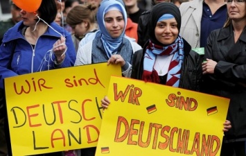В 2016 году Германия готова принять до 300 тысяч мигрантов