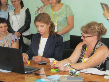 Жена Президента наградила педагогов и пообещала вернуться 1 сентября