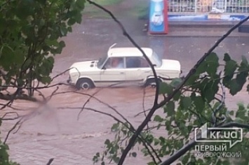 Непогода в Кривом Роге: Затопленные дороги и многоэтажки