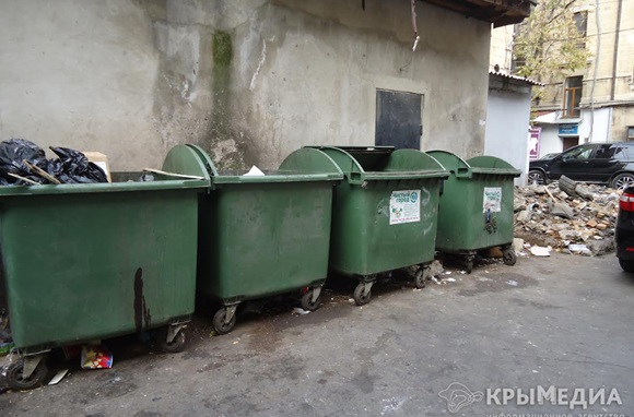 В Симферополе вандалы за месяц сжигают 20 мусорных контейнеров