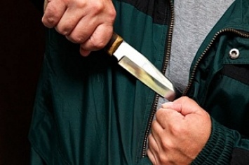 В Кривом Роге грабитель с ножом напал на 45-летнюю женщину
