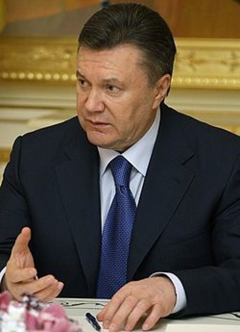 Администрация Порошенко предложила Януковичу доказать свою невиновность