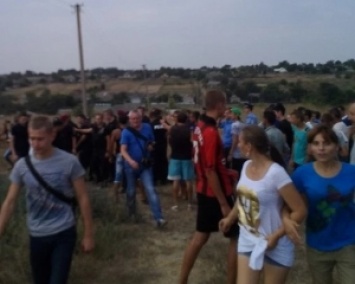 Цыгане бегут из Лощиновки - разъяренная толпа догоняет (ФОТО)