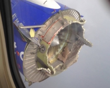 В США пилот виртуозно посадил самолет с разрушенным двигателем (ФОТО)