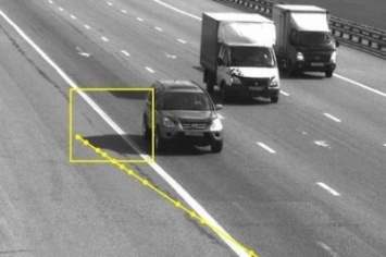 Московского водителя оштрафовали за пересечение сплошной полосы тенью автомобиля