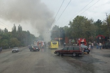 В Симферополе сгорел новый троллейбус (ВИДЕО)