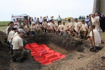 На Днепропетровщине обнаружили тела сорока пяти солдат