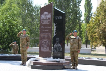 В Николаеве открыли мемориальный комплекс погибшим десантникам