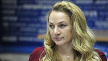 Попова после увольнения планирует защищать журналистов как волонтер