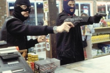 В Запорожье вооруженные студенты в балаклавах ограбили два магазина