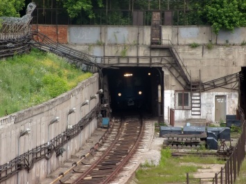 Москвич в поисках туалета заблудился в тоннеле между станциями метро