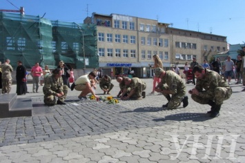 Память погибших под Иловайском воинов почтили в Ужгороде