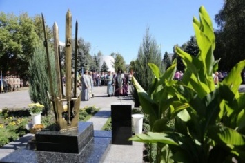 В Кременчуге открыт памятный знак участникам антитеррористической операции и памятная доска погибшим в Иловайске бойцам