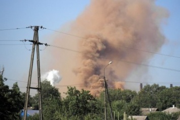 На бурый дым в Мариуполе обратил внимание генерал, а городские власти продолжают молчать (Фотофакт)