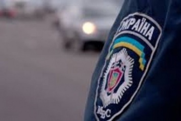 Бывший "Беркут" в центре Одессы спит в машине, и на вопросы прохожих отвечать не обязан (ФОТО)
