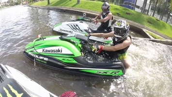 Kawasaki возвращает на рынок стоячий гидроцикл