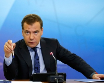 Медведев планирует сохранение акцизных нормативов на нефтепродукты для регионов