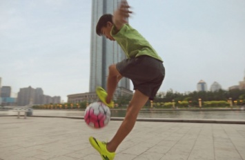 «Ты не должен делать это ради славы»: Nike переосмыслила кампанию Just do It в бунтарском ролике для Китая