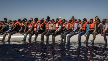 В Средиземном море у берегов Италии за день спасли 6,5 тысяч мигрантов
