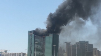 В Абу-Даби загорелся недостроенный небоскреб