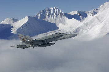 Обломки пропавшего истребителя швейцарских ВВС обнаружены в Альпах