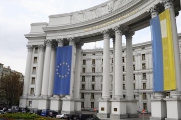МИД направил РФ ноту протеста в связи с нападением на украинское посольство в Москве