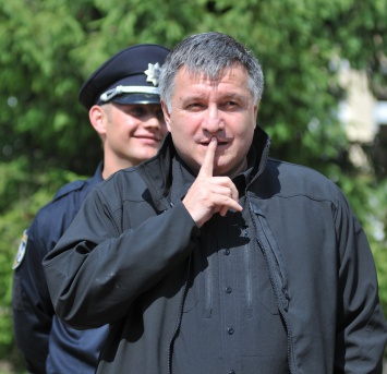 Аваков требует наказать «Интер» за антиукраинскую позицию