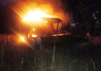 В Софиевском районе сгорел комбайн