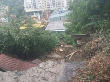 Мэра призывают запретить строительство на оползнеопасном склоне над улицей Мечникова
