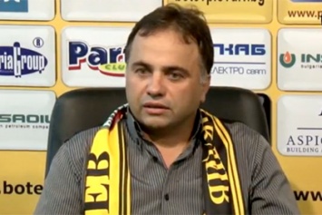 Футбол: Тренер болгарского клуба уволился из-за фанатов