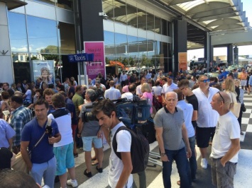 Аэропорт Франкфурта эвакуировали из-за угрозы взрыва