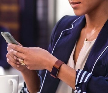 Fitbit представила финтес-трекер Charge 2 с необычной функцией Relax