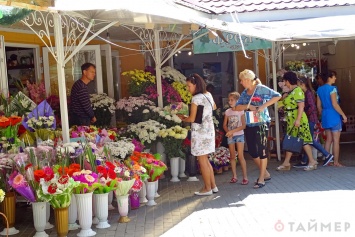 День знаний: измаильские цветочные торговцы взвинтили цены в два раза