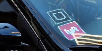 Lyft и Uber намерены привлечь пенсионеров заказом такси без приложения