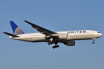 16 пассажиров лайнера United Airlines пострадали во время турбулентности