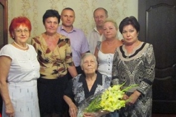 Макеевчанку-участницу боевых действий Великой Отечественной войны поздравили с 90-летием