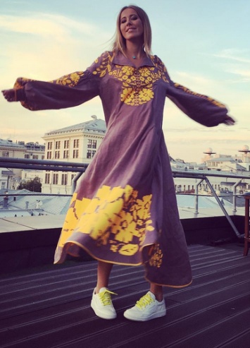 Ксения Собчак похвасталась вышиванкой от украинского дизайнера