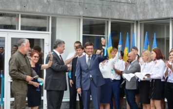 Порошенко открыл Центр предоставления административных услуг в Мариуполе