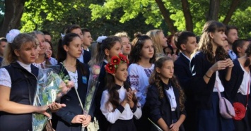 Новый учебный год николаевские школьники встретили торжественно и патриотично