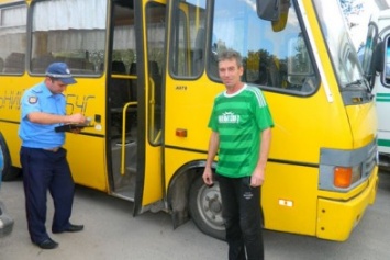 Полицейские проверили исправность школьных автобусов на Полтавщине