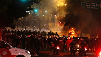 В Бразилии начались столкновения с полицией после импичмента президента