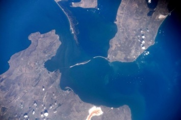 Россиянин сфотографировал из космоса строительство моста в Крым