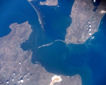 Строящийся мост через Керченский пролив сфотографировали из МКС