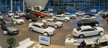 В России за 2 недели 15 автомобильных брендов изменили цены