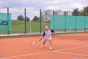 92-летний харьковчанин сразится за звание чемпиона мира по теннису
